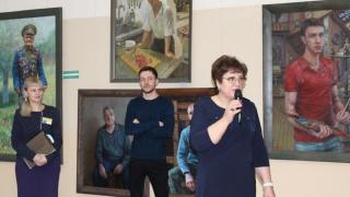 Ставропольские гимназисты встретились с художником Денисом Чуйковым