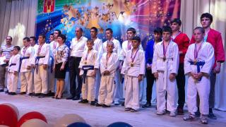 Лучших школьников Туркменского района чествовали на звёздном балу