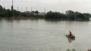 Спасатели извлекли из Кубани тела двух утопленников