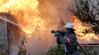 На ликеро-водочном заводе в Новопавловске тушили пожар. Условный