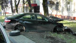 В Пятигорске пьяный угонщик «Тойоты», угробив машину в ДТП, мирно спал за рулем