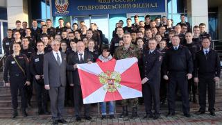 Ставропольские женщины в форме посетили кадетскую школу