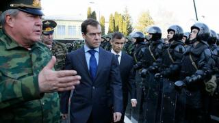 Президент Медведев обсудил в Кисловодске меры безопасности СКФО