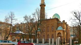 Шатры Рамадана работают по вечерам у мечетей Кисловодска