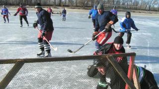 Хоккейные матчи на городском пруду Невинномысска проводят каждую зиму