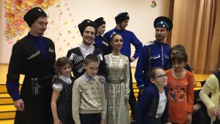 Ансамбль «Ставрополье» выступил перед детьми в Красногвардейском районе