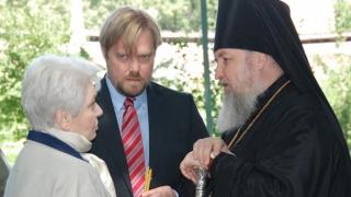 Епископ Кирилл провел совершил панихиду на могиле Александра Солженицына