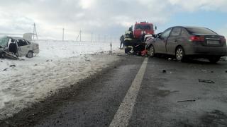 Четыре человека погибли при столкновении трех автомобилей на автодороге «Кавказ»
