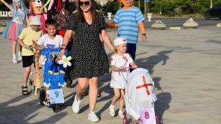 В селе Дивном на Ставрополье провели парад детских колясок