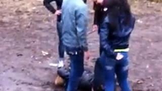 Школьницу избили сверстницы в лесу Ставрополя и выложили видео в Интернет