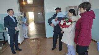 В Апанасенковском округе поздравили жену участника СВО с рождением ребёнка
