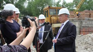 Глава Невинномысска и журналисты проинспектировали строительство дома для переселения граждан из аварийного жилья