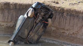 В Буденновске юноши угнали машину и утопили ее в реке