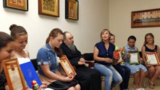 Епископ Гедеон встретился с коллективом ансамбля «Лапушки» из станицы Урухской