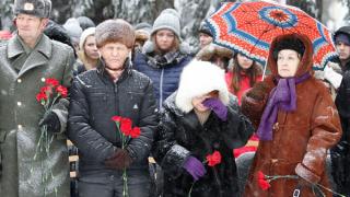 Живые цветы возложили павшим героям у мемориала «Вечная слава» в Ставрополе