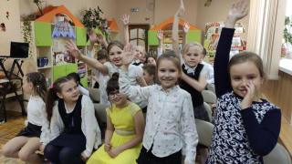 Юные читатели Ставропольской краевой детской библиотеки слушали стихи поэтов-фронтовиков