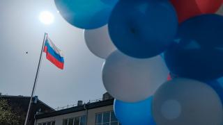 Школьники Ставрополья начинают неделю с поднятия флага