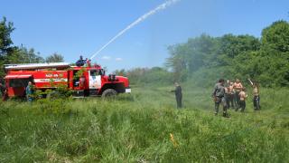 Урок мужества преподали школьникам пожарные в станице Урухской