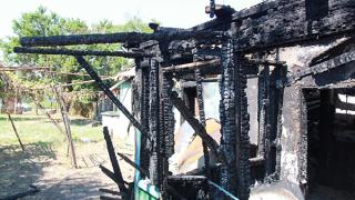 Два дома сгорели на Ставрополье из-за беспечности хозяев