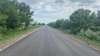 В Новоалександровском округе в рамках госпрограммы ремонтируют межпоселковую дорогу