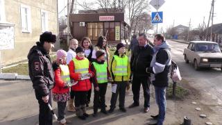 Водителей обязали носить светоотражающие жилеты – на Ставрополье пример «рулевым» подают ЮИДовцы