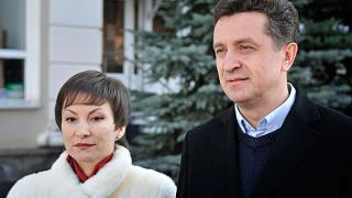 Губернатор Гаевский вместе с супругой пришел на избирательный участок