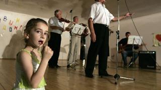 Концерт для беженцев из Южной Осетии устроили артисты ставропольской филармонии