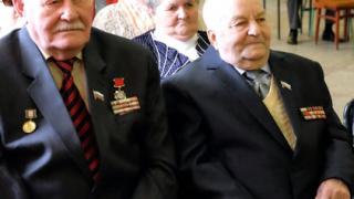 Всем хутором поздравили с 90-летием ветерана Александра Абрамова в Кочубеевском районе
