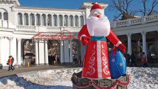Кисловодск отметил Новый год с джазом и дюжиной Дедов Морозов