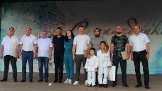 В Туркменском округе чествовали победителя бойцовского турнира