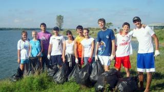 Активисты «Союза молодежи Ставрополья» убрали мусор с пляжа озера станицы Курской