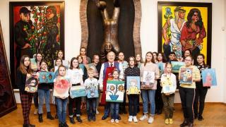 Ставропольские школьницы побывали на мастер-классе у скульптора Зураба Церетели