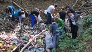 В Ставрополе студенты очистили от мусора Архиерейский лес