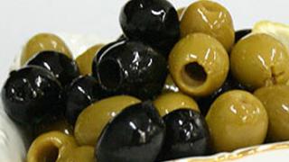 Роспотребнадзор рекомендует не покупать оливки, фаршированные миндалем