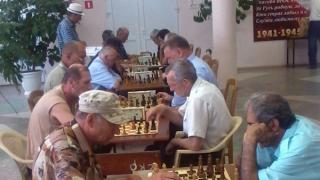 Соревнования по шахматам памяти ветерана спорта В. Добродеева провели в Александровском районе
