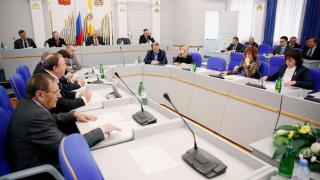 Депутаты краевой думы обсудили вопросы о скорой помощи, казачьих дружинах и тишине