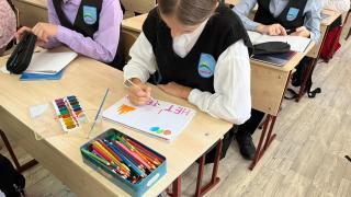 В железноводских школах и детских садах подготовили рисунки для мобилизованных земляков