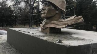 В селе Горнозаводском реставрируют памятник павшим воинам