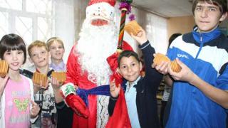 В канун Дня рождения Деда Мороза сказочный волшебник посетил школу-интернат Невинномысска