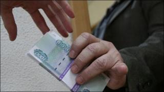 Студентка СКФУ оштрафована на 324 тысячи рублей за попытку дачи взятки