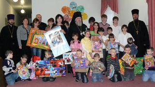 Епископ Кирилл посетил детский дом в Дивном и провел службу в храме