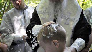 Массовое крещение прошло на Холодных родниках в Ставрополе
