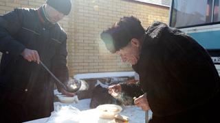 «Маршрут милосердия» в Ставрополе: бездомных людей накормили и одели