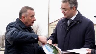Глава Ставрополья проконтролировал работу с обращениями на прямые линии в ходе поездки в Арзгирский округ