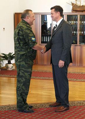 Губернатор Ставрополья встретился с генералом В. Шамановым