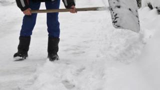 Улицы и тротуары Ставрополя убирают от снега