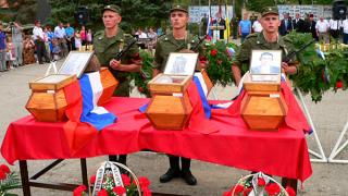 В Арзгире захоронили останки солдат, погибших в 1941 году при обороне Киева
