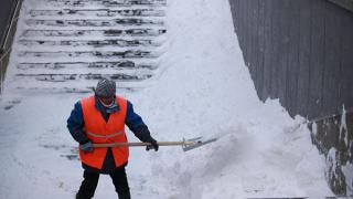 Убрать прилегающую территорию от снега и льда призвали руководителей предприятий Ставрополя