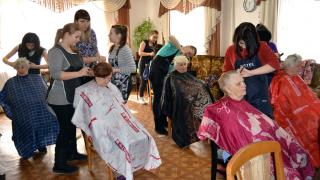 «Добрый парикмахер» пришел к пенсионерам Невинномысска