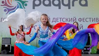 «Радуга» в Дербетовке – фестиваль и праздник для всех детей